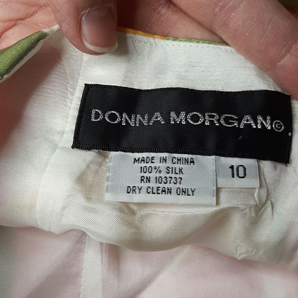 Donna Morgan Floral 100% Silk Fully Lined Capris - Picture 5 of 13